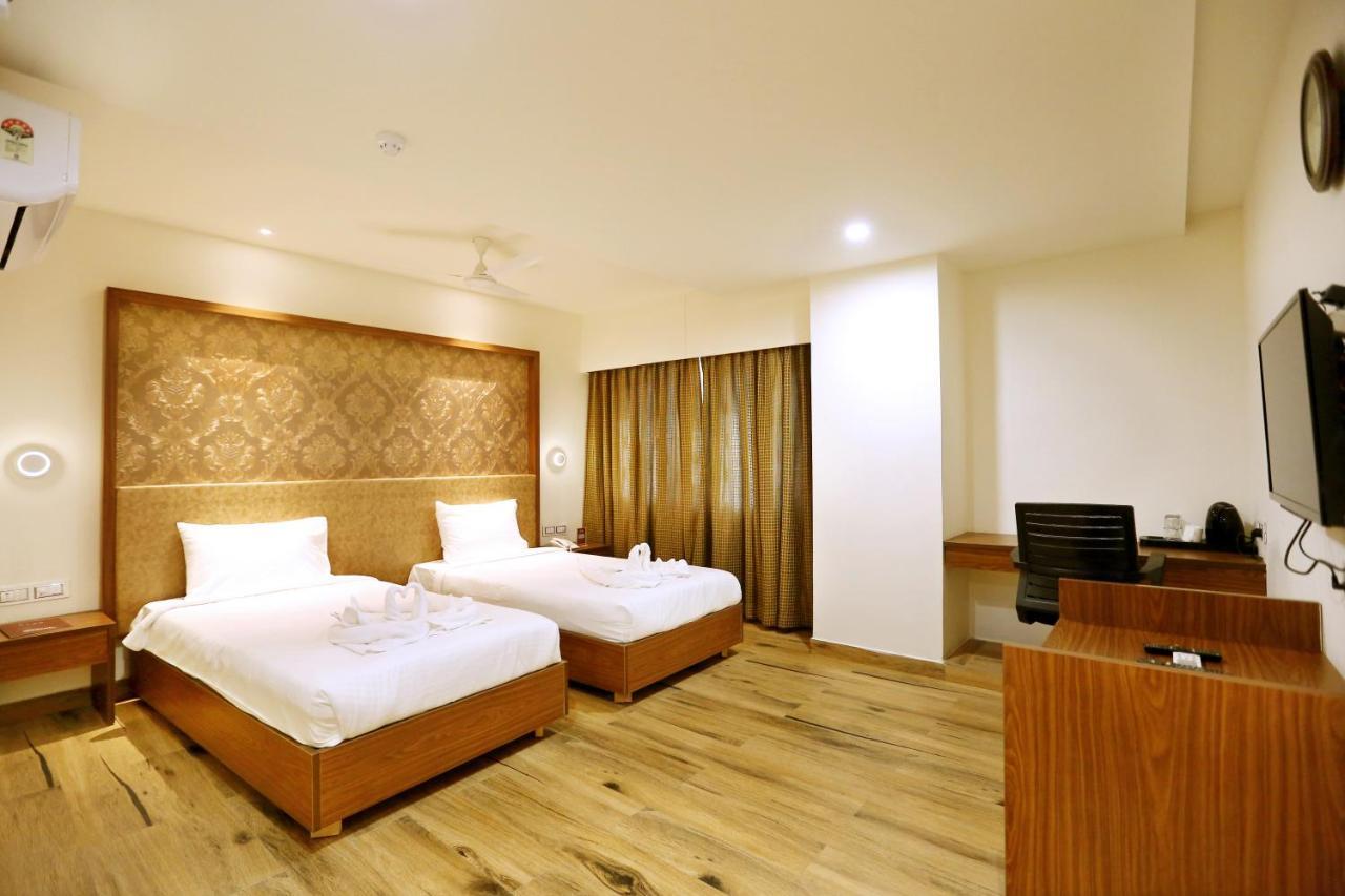 Hotel Shubham Palace Хидерабад Екстериор снимка